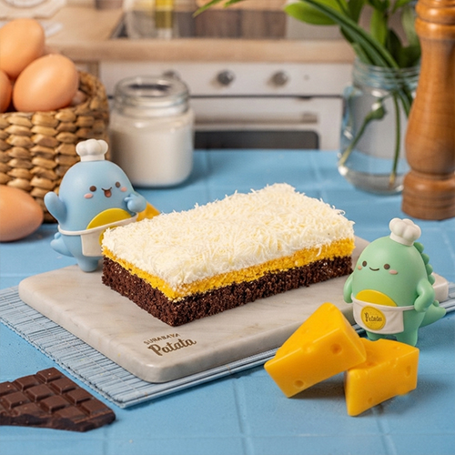 Lapis Patata Cheese, lapisan kuning dan cokelat dengan keju parut