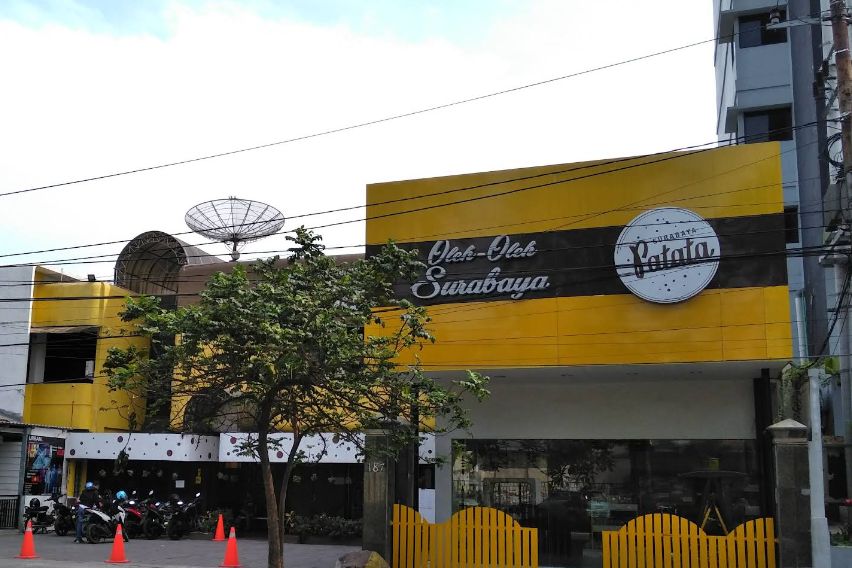 Tampak depan outlet Surabaya Patata Dharmahusada